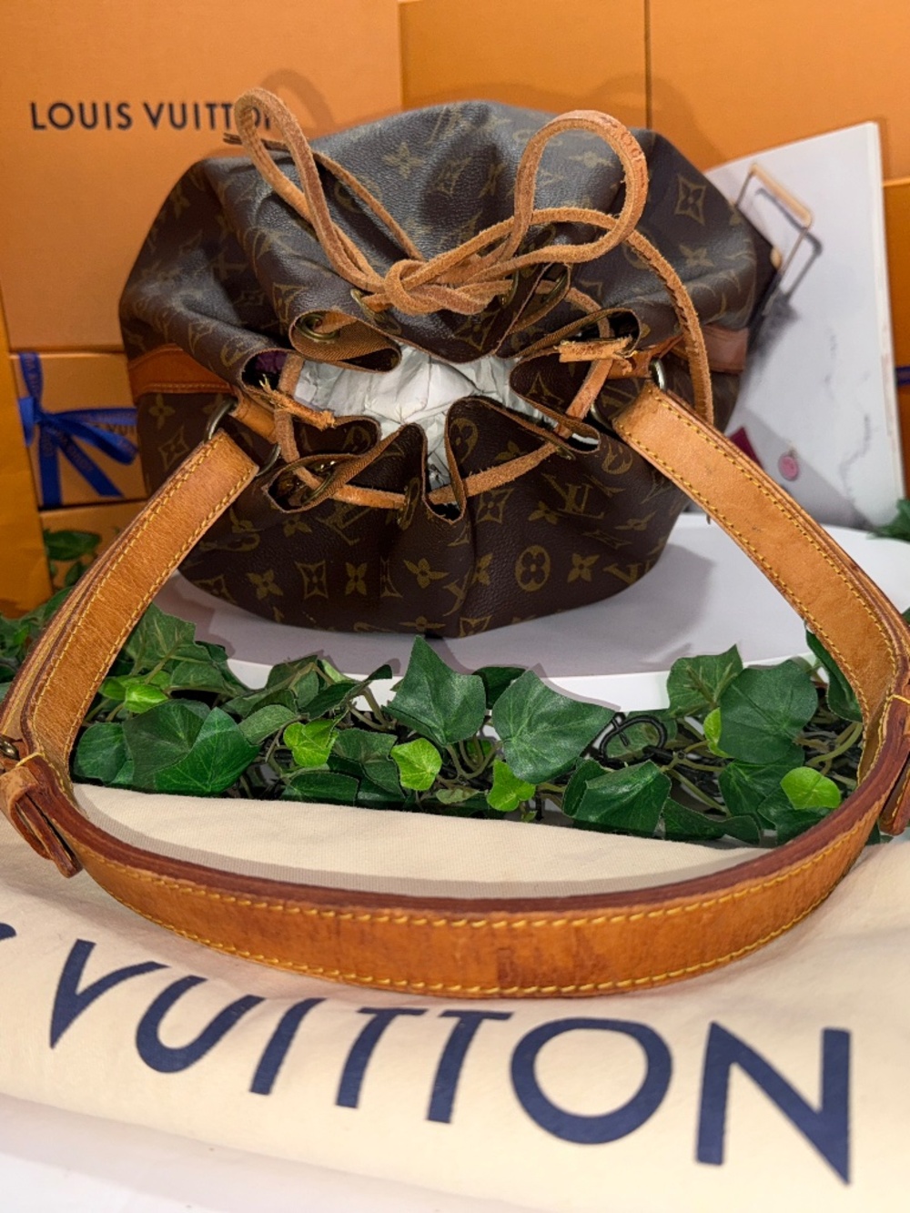 ELEGANT LOUIS VUITTON NOE BAG! - Picture 15 of 17